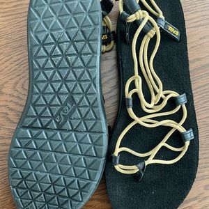Teva Voya Infinity sandals